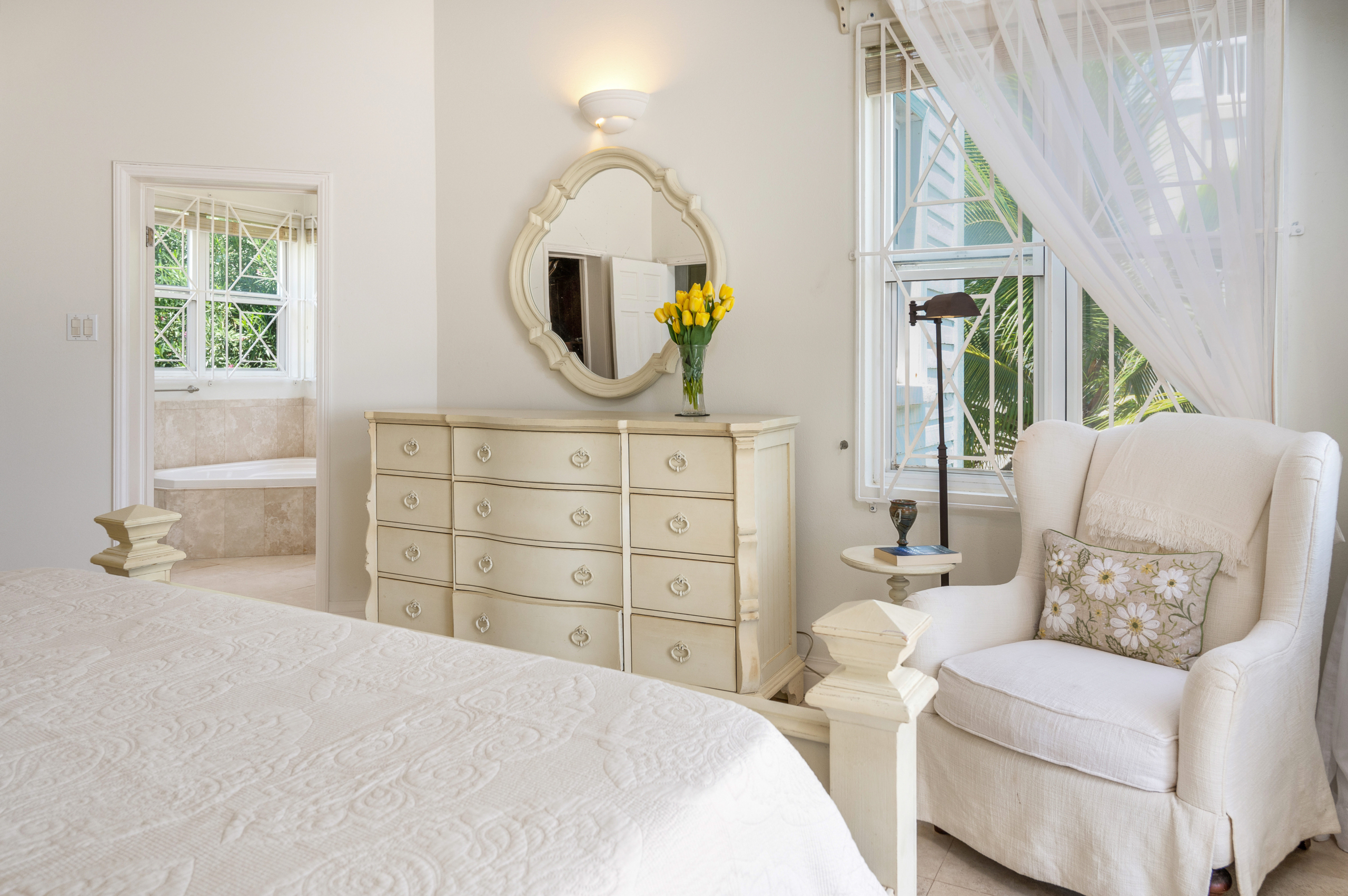 Sunrise Hill upper level aster bedroom